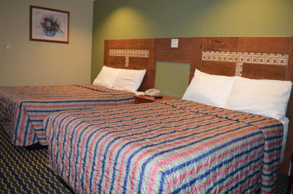 Budgetel Inn And Suites Raleigh Bagian luar foto