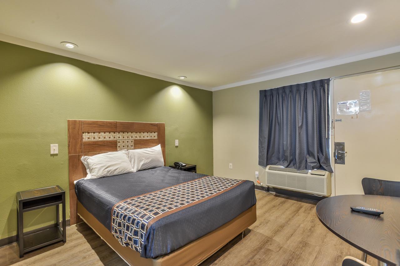 Budgetel Inn And Suites Raleigh Bagian luar foto