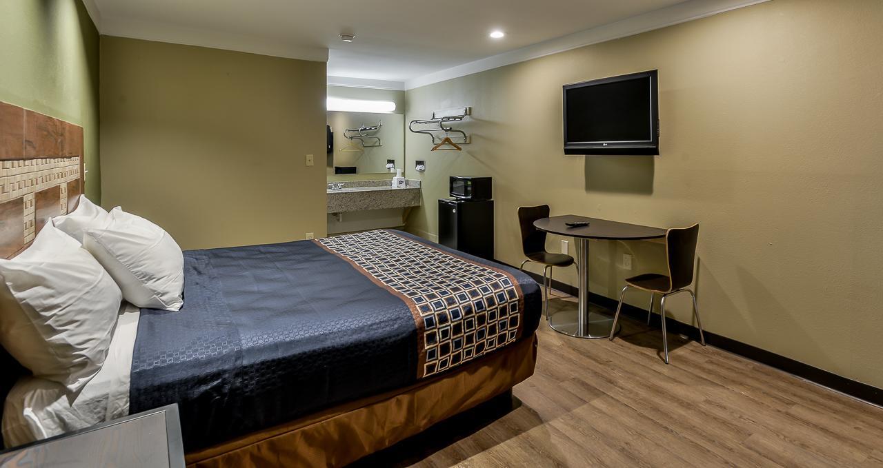 Budgetel Inn And Suites Raleigh Bagian luar foto