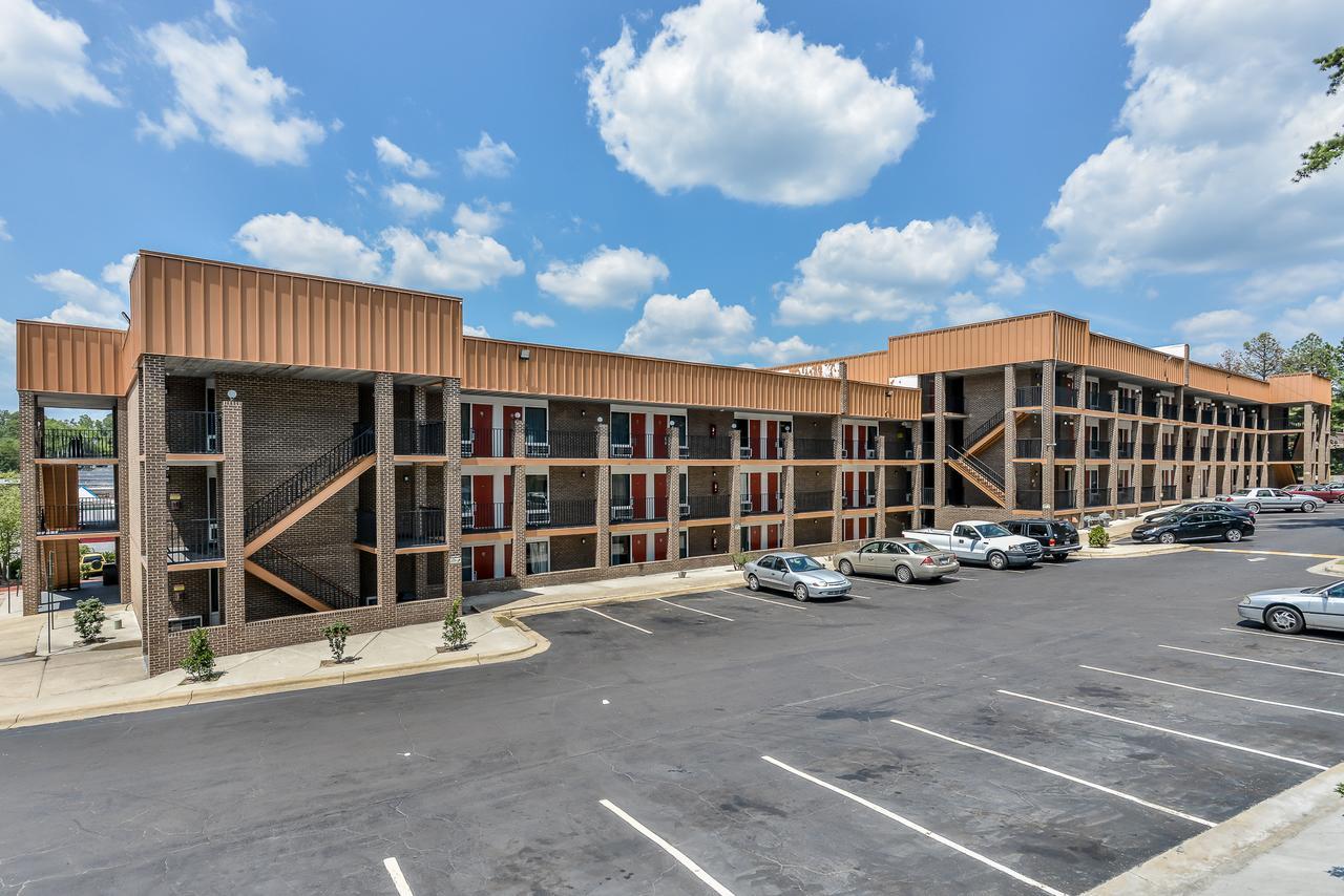 Budgetel Inn And Suites Raleigh Bagian luar foto